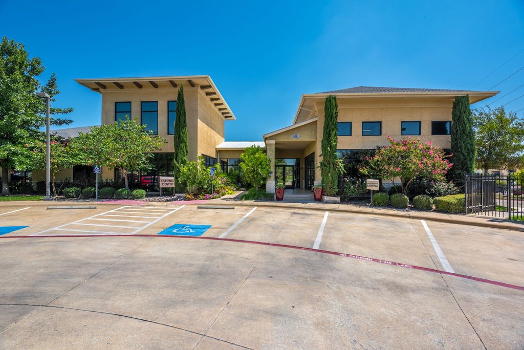 Crest Round Rock Image 3
