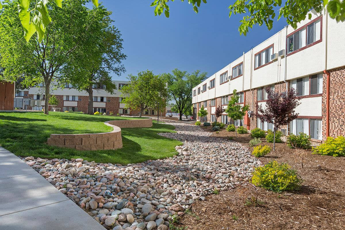 Skyview Condominiums Image 17