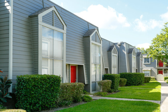 The Arbors on Westheimer Image 13