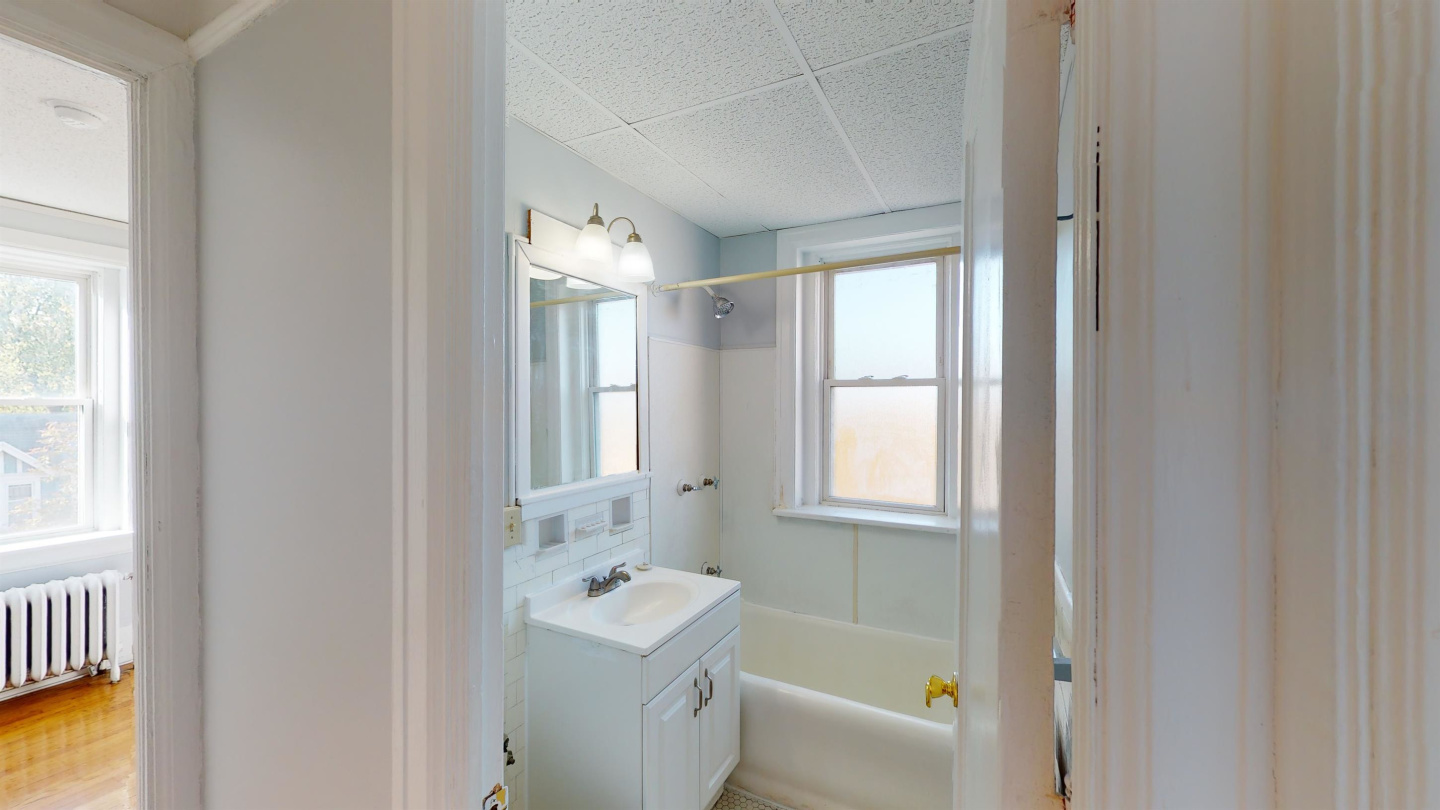 1165 Delaware Image 11