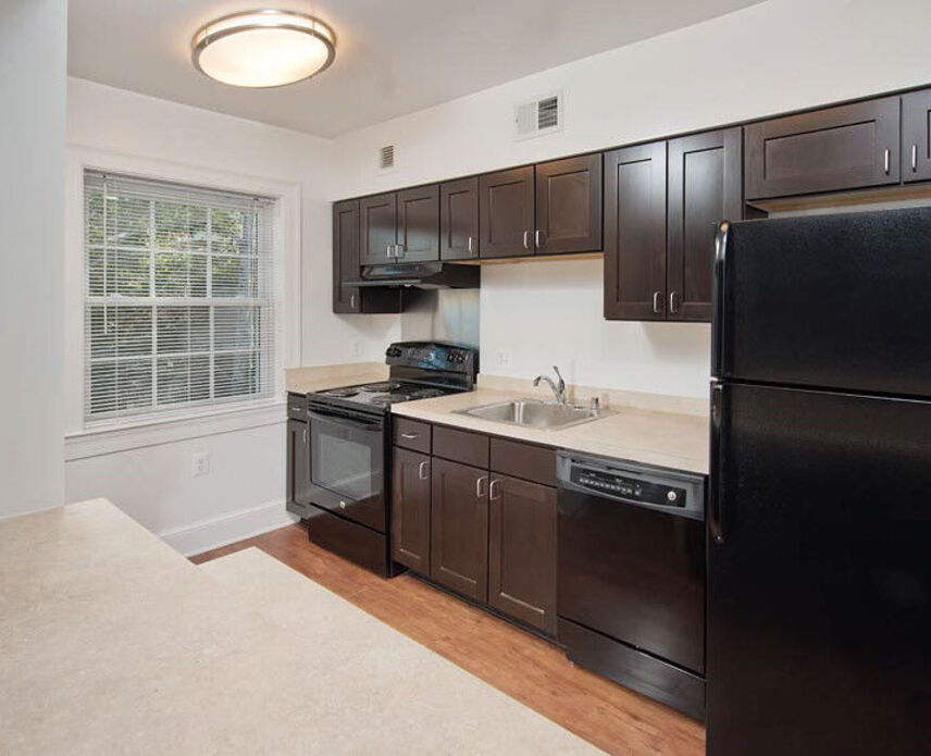 Colonial Village Apartments Image 1