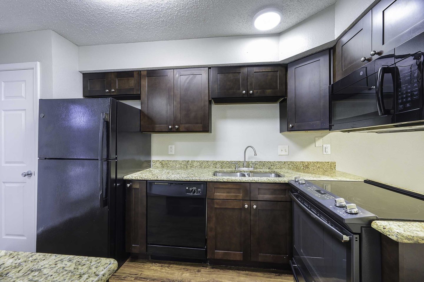 Parkwood Plaza Townhomes Image 2