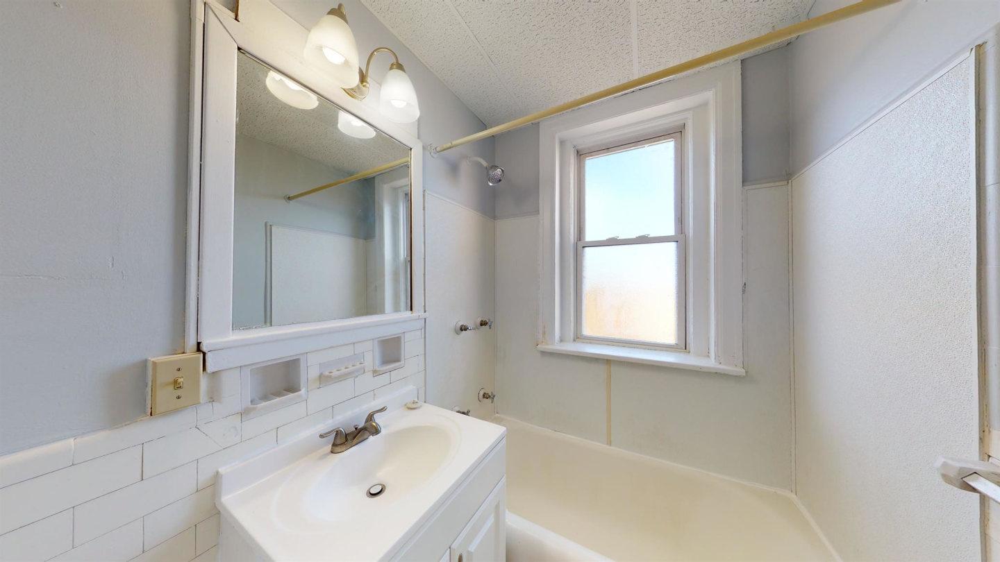 1165 Delaware Image 12