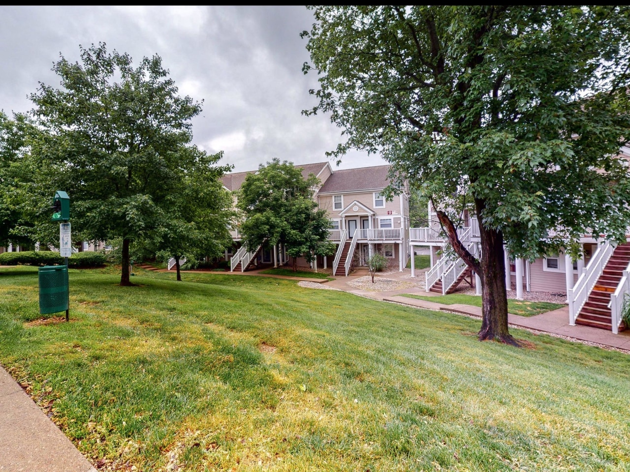 Yugo Lexington Campus Court Image 13