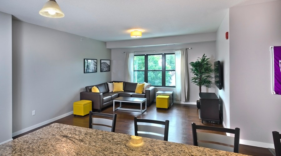West Grand Avenue - Student Housing Image 12