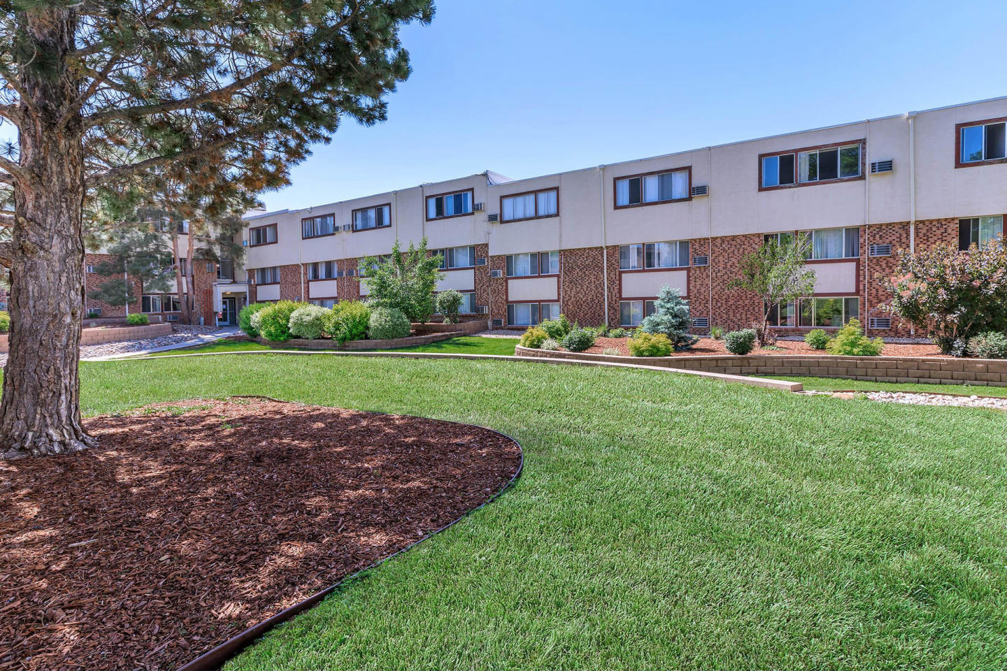 Skyview Condominiums Image 31