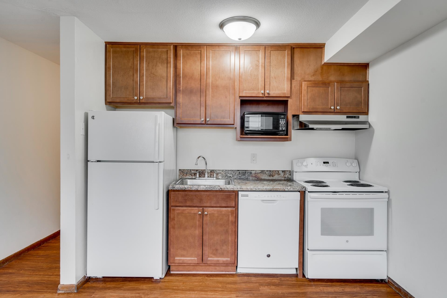 Bryant Manor Apartments Image 28