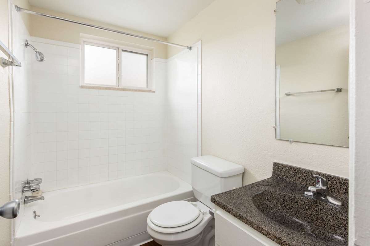 Meridian Garden Apartments Image 23