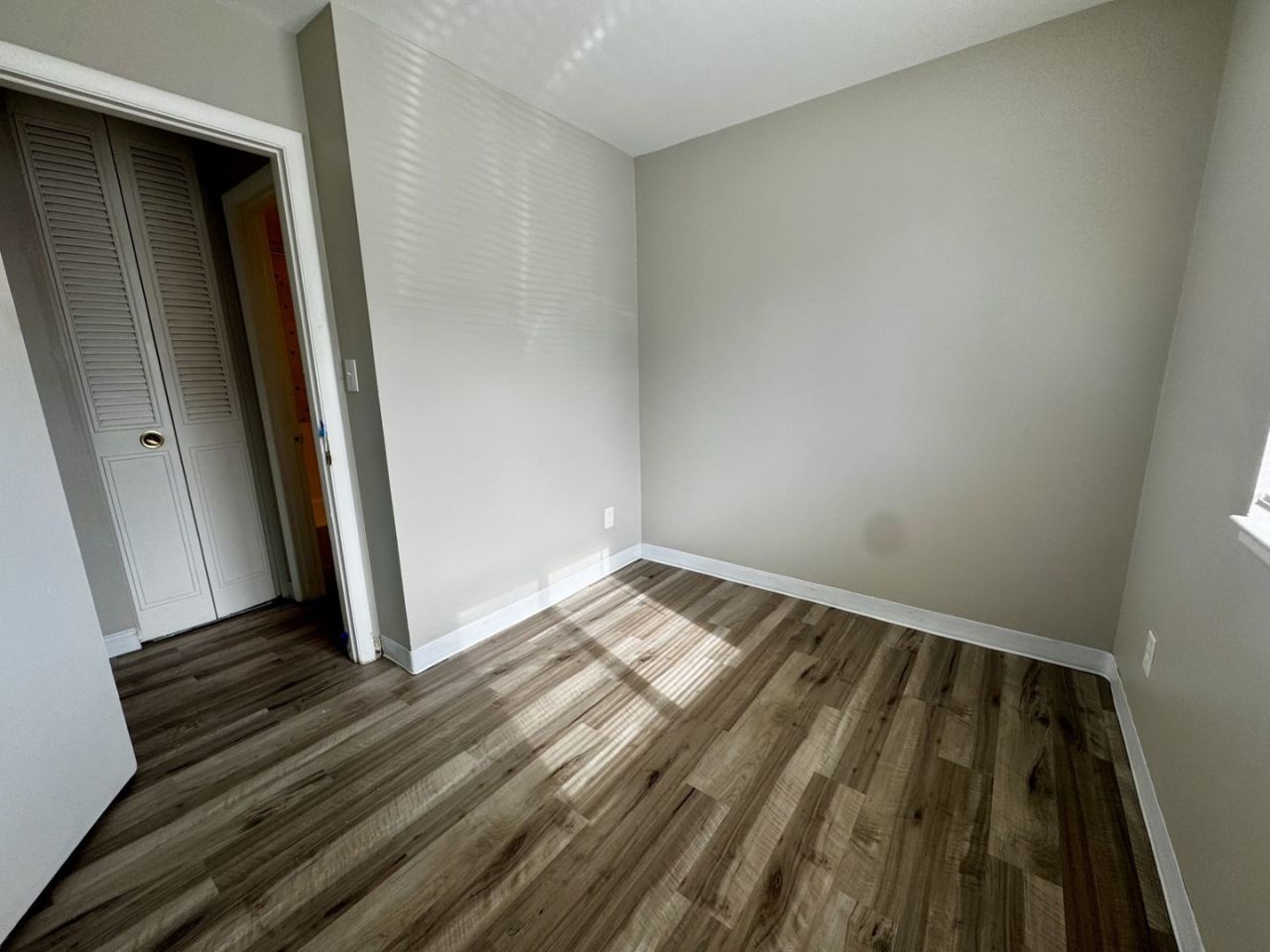 1330 W 5th Avenue Image 4