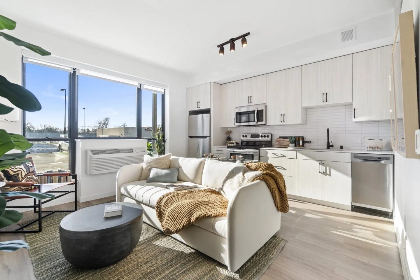 3725 Stinson Image 4