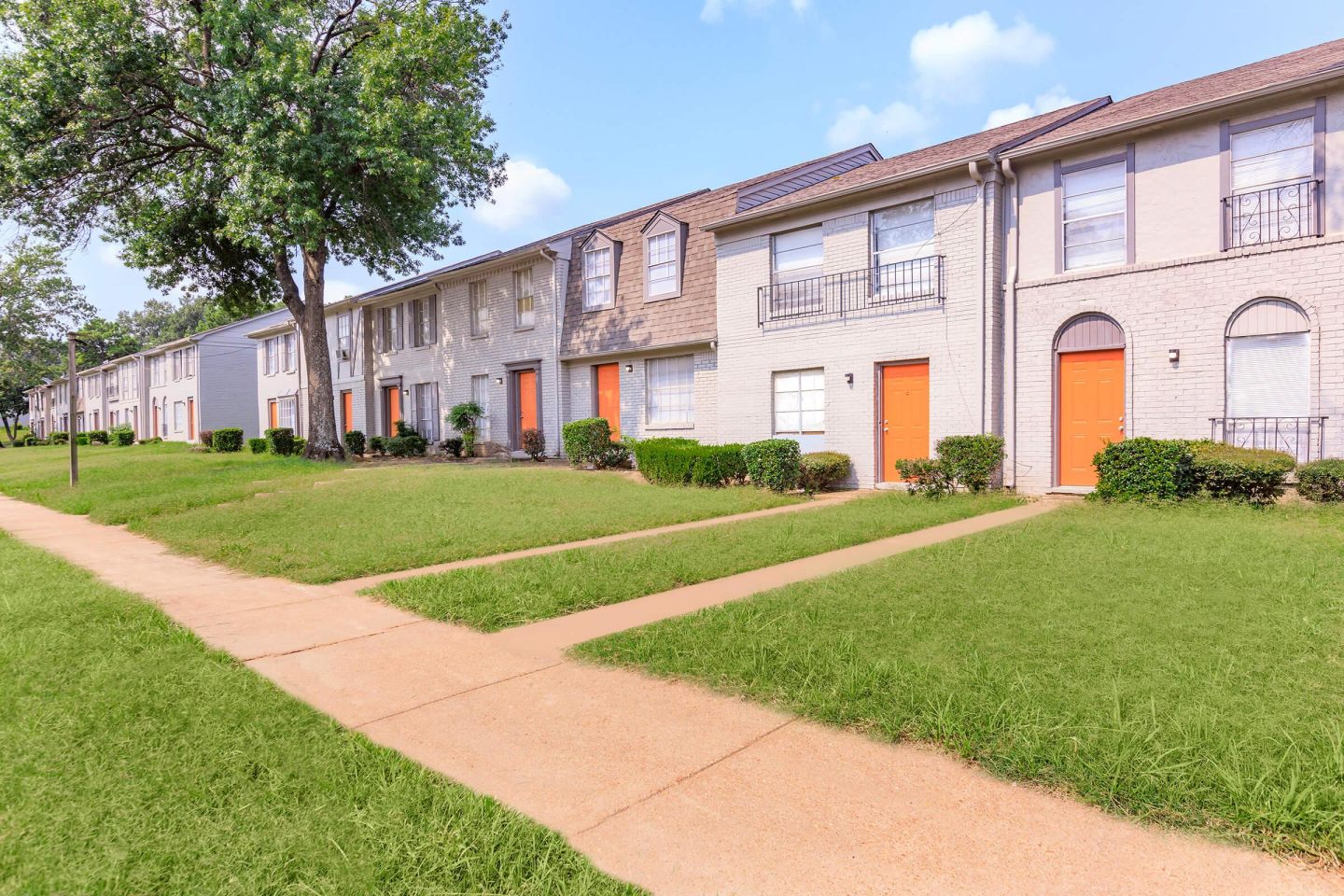 Emerald Pointe Apartments Image 13