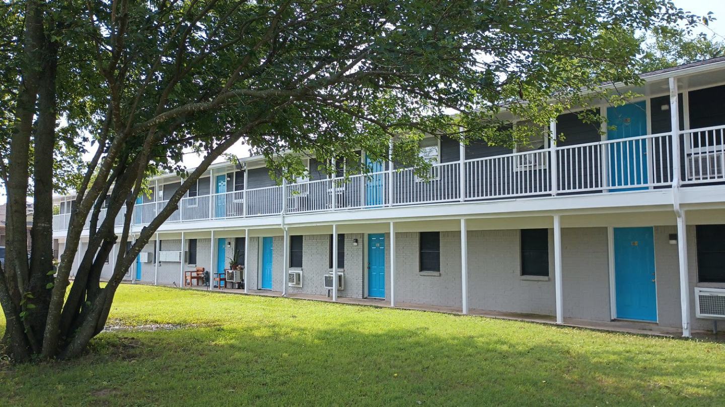 Commerce Village Apartments Image 12