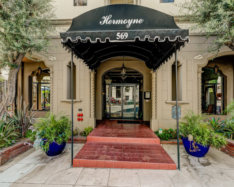 Hermoyne Apartments Image 14