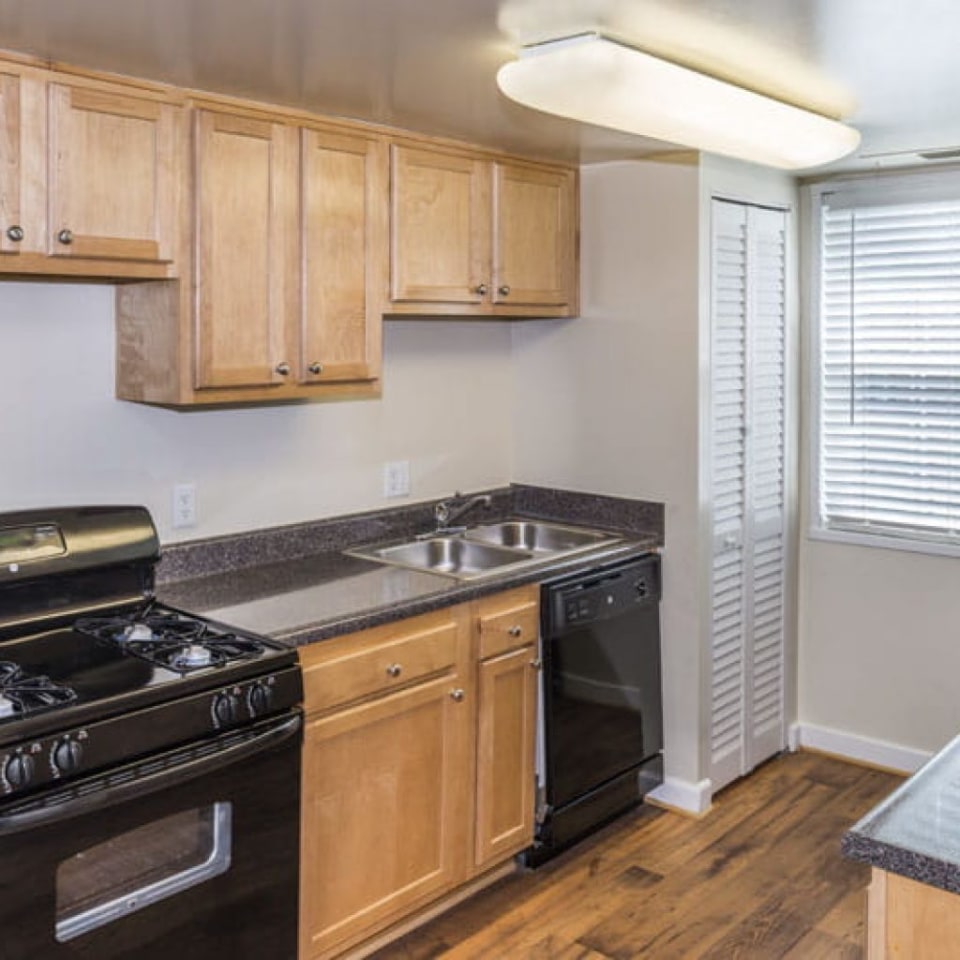 Eaton Square at Arlington Ridge Image 3