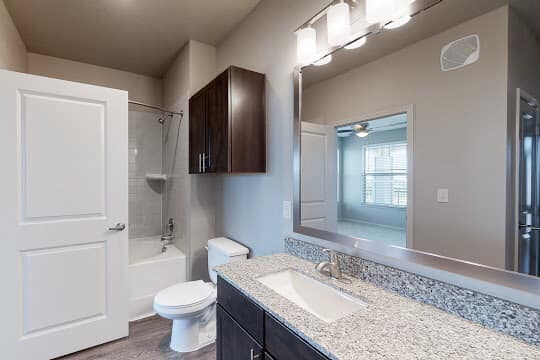 Residence at Oakmont Apartments Image 10