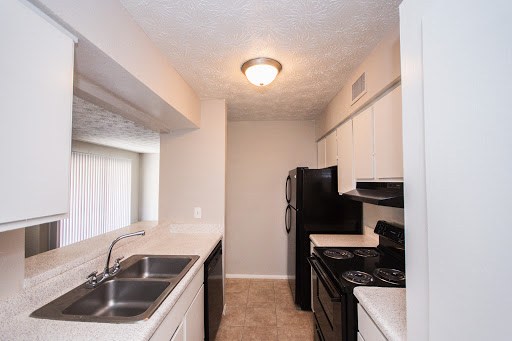 Eastwood Oaks Apartments Image 1