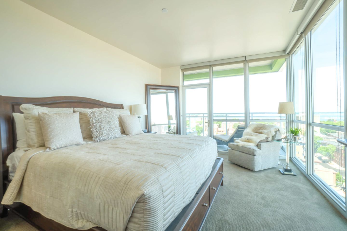 Ovation 309 Image 24