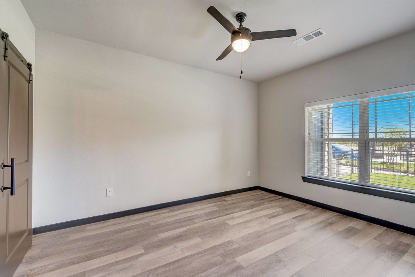 Skyview Flats Image 24