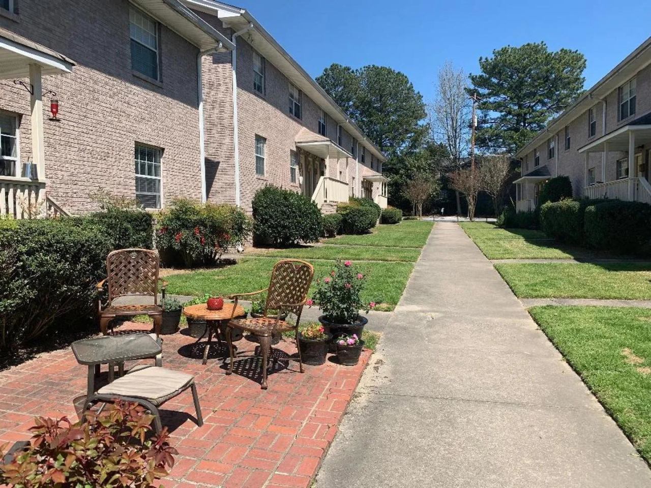 Peachtree Hills Court Image 4