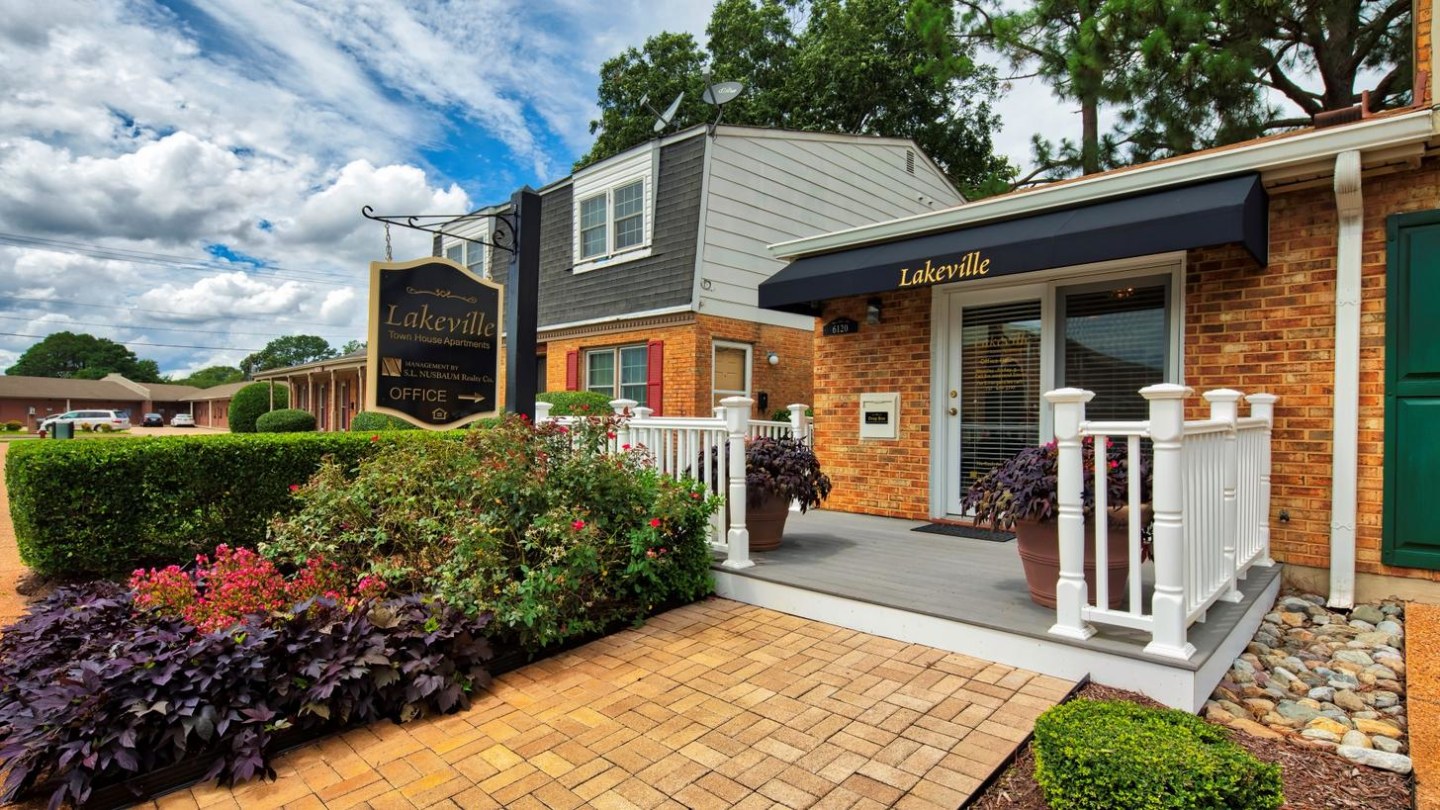 Lakeville Townhome Apartments Image 10