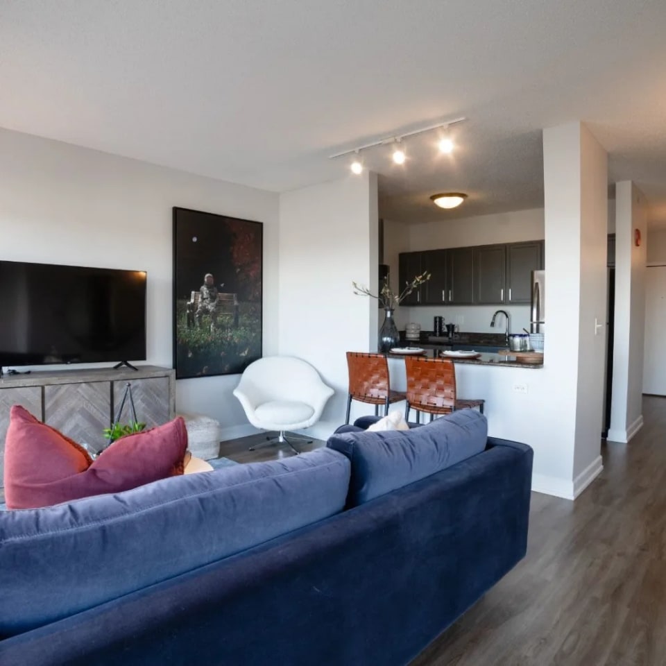 415 Premier Evanston Image 3