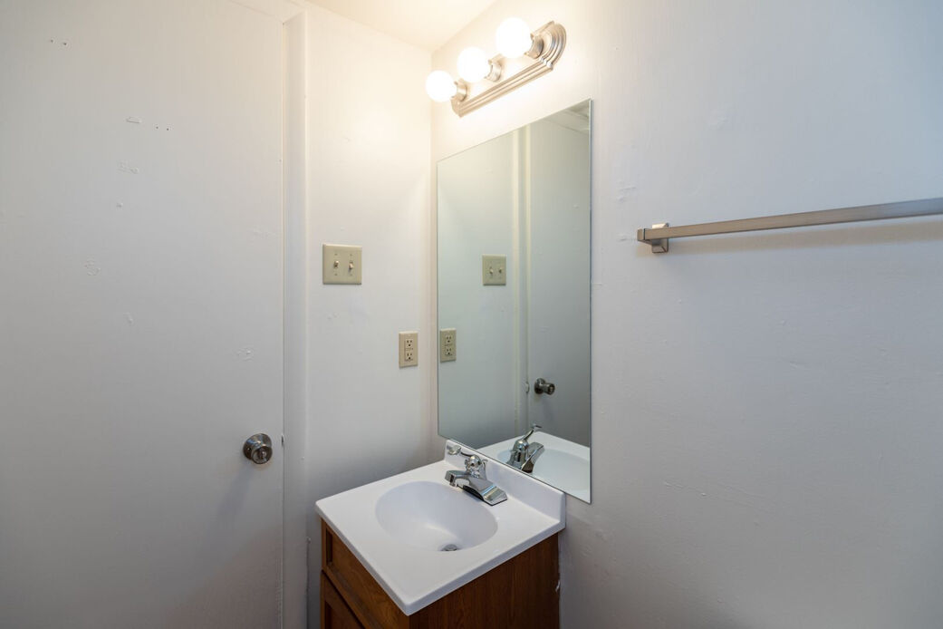 Carson Square Apartments Image 6