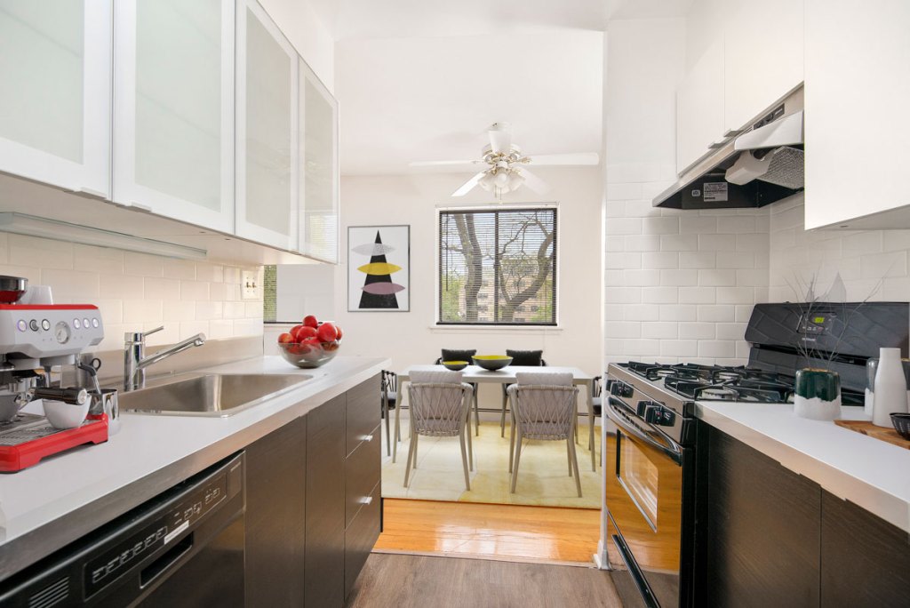455 West Wellington Image 11