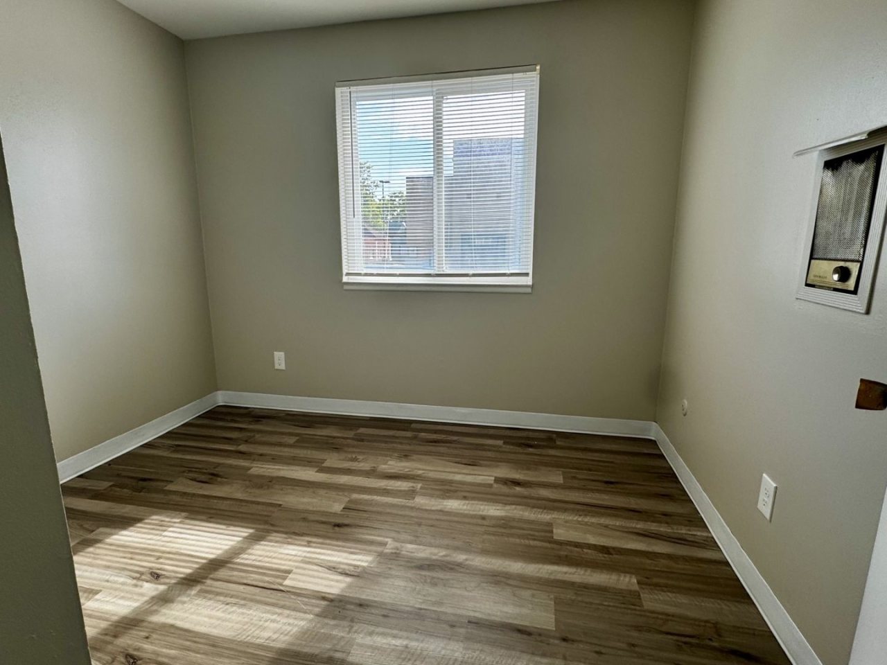 1330 W 5th Avenue Image 2