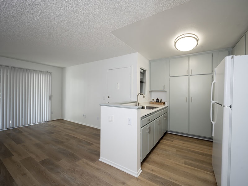Senior Housing 55+ - Heritage Village Anaheim Image 9