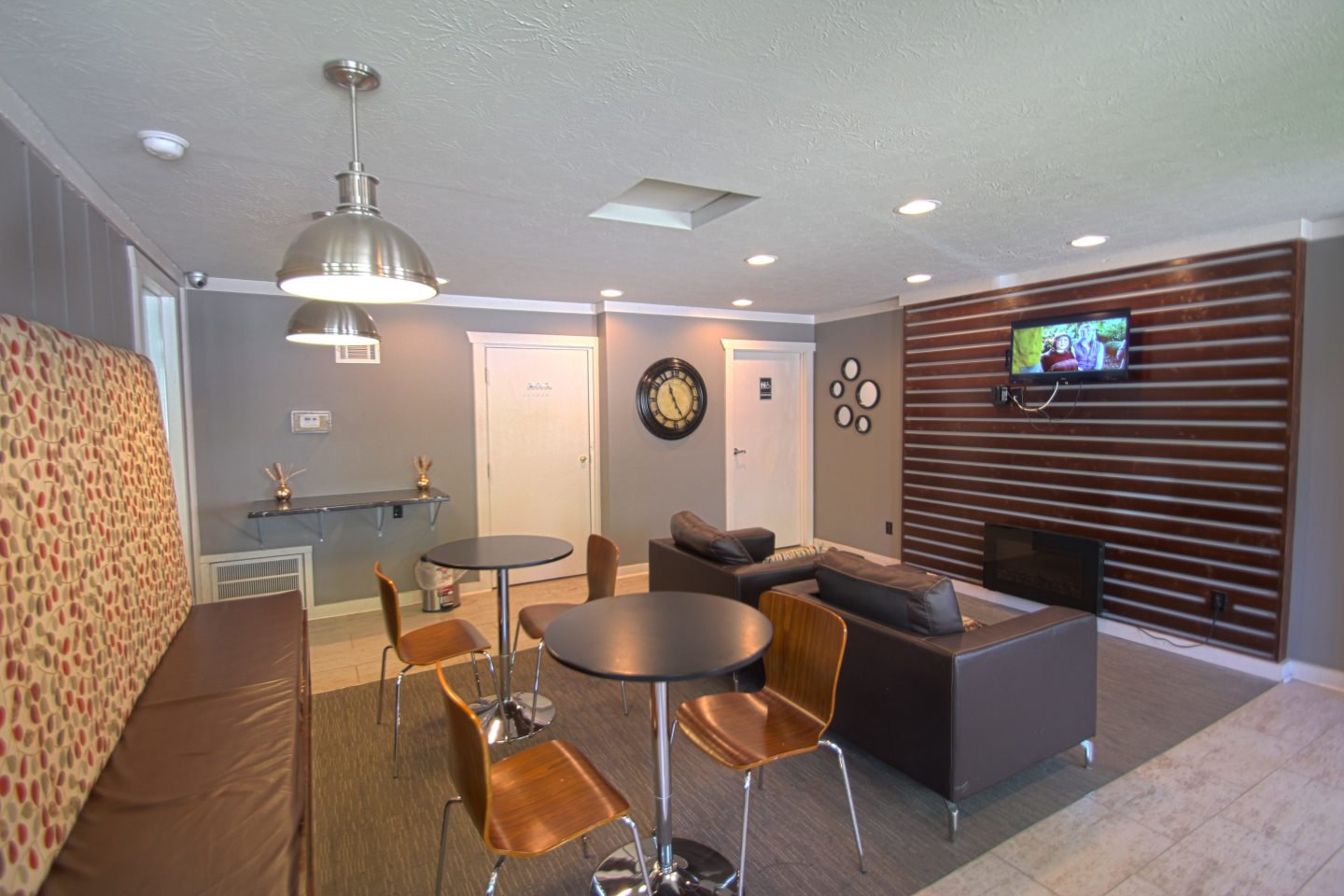 Country Club Apartments Image 13