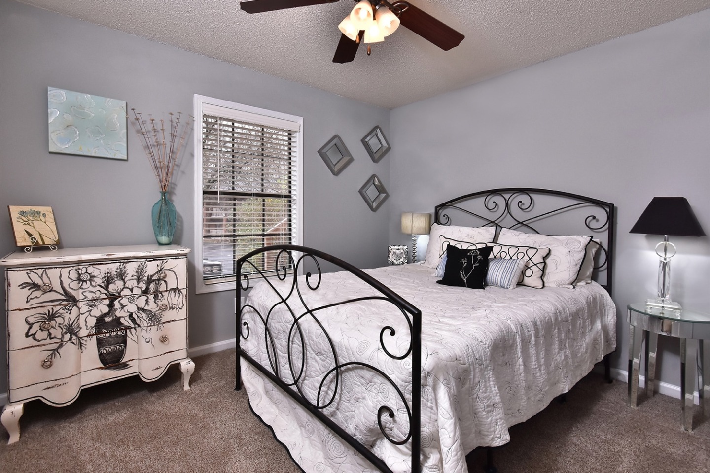 Lindsey Manor Apartments Image 28