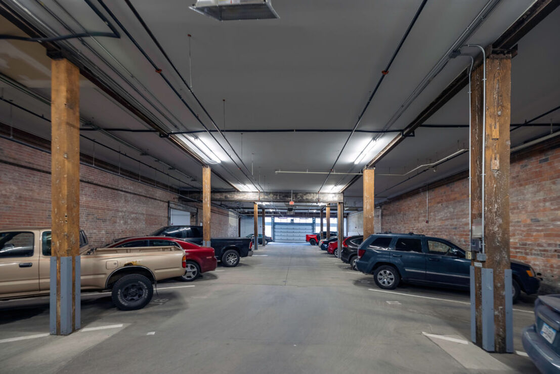 1440 Locust Image 22