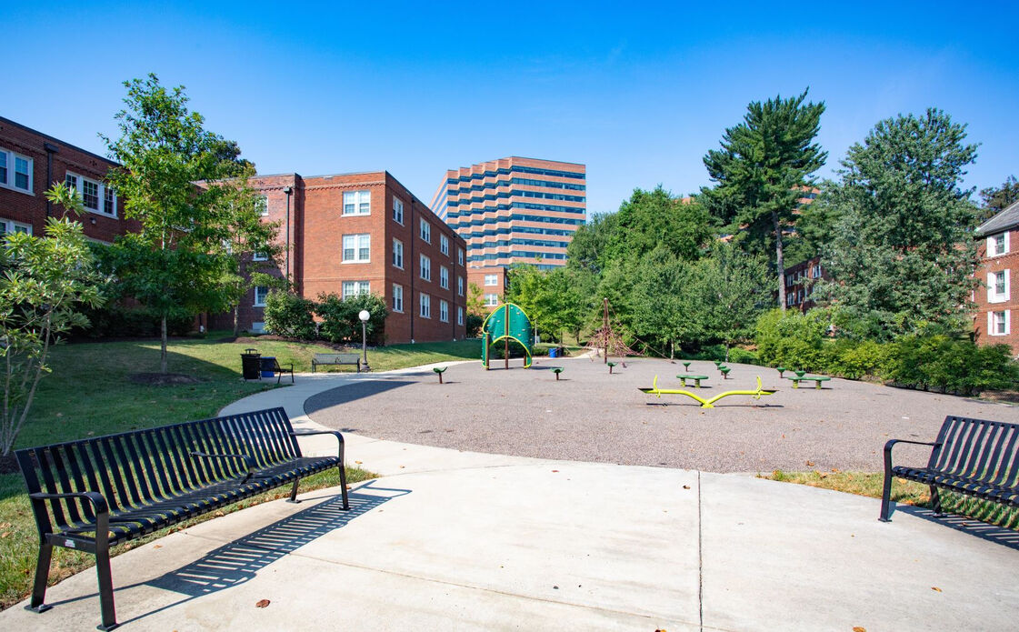 Colonial Village Apartments Image 31