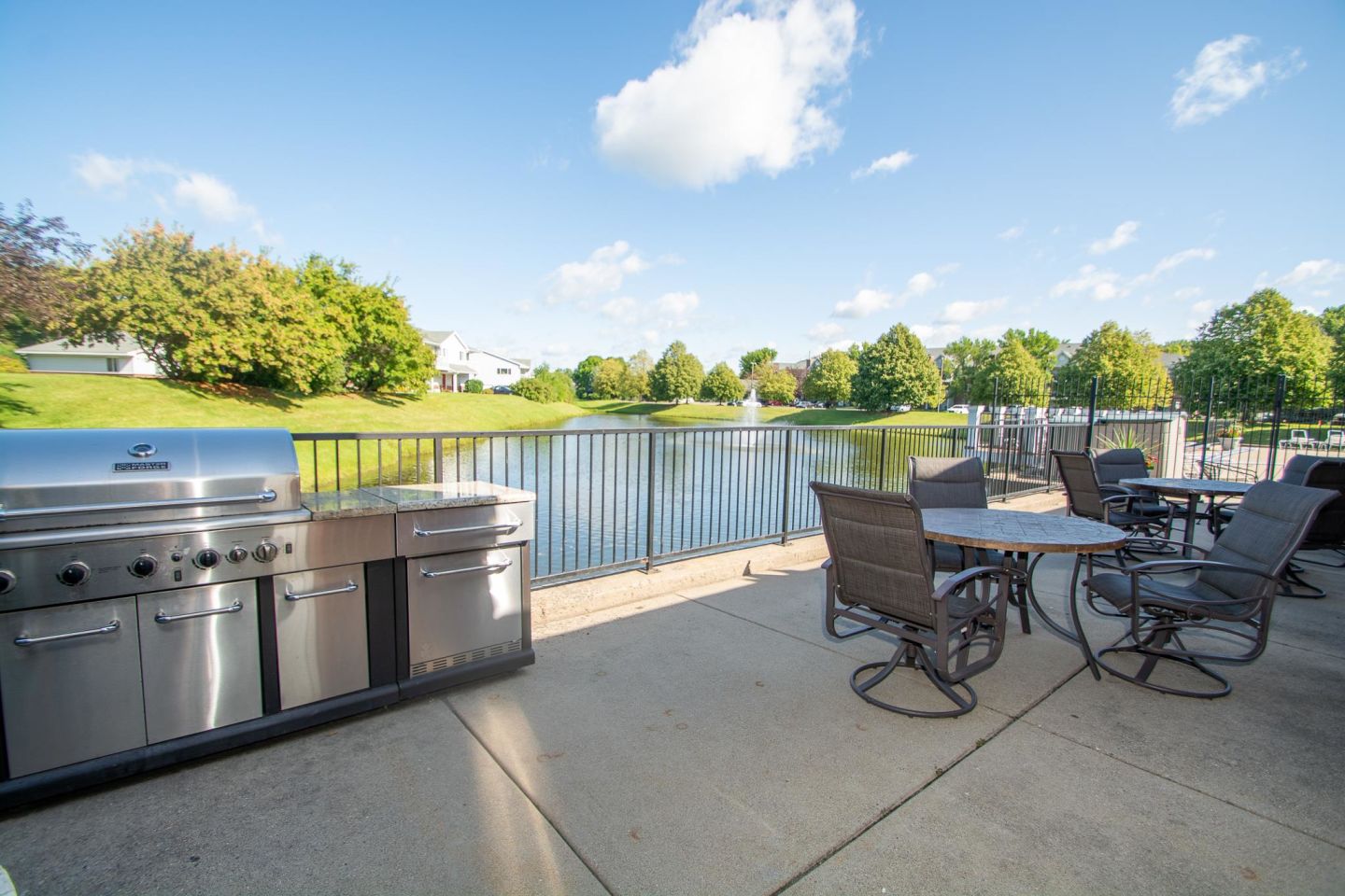 Lexington Apartments & Townhomes Image 11