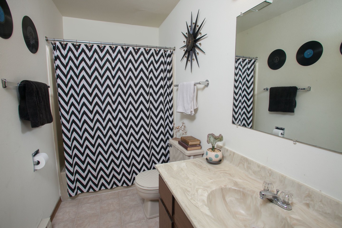 Applegate Apartments Image 2