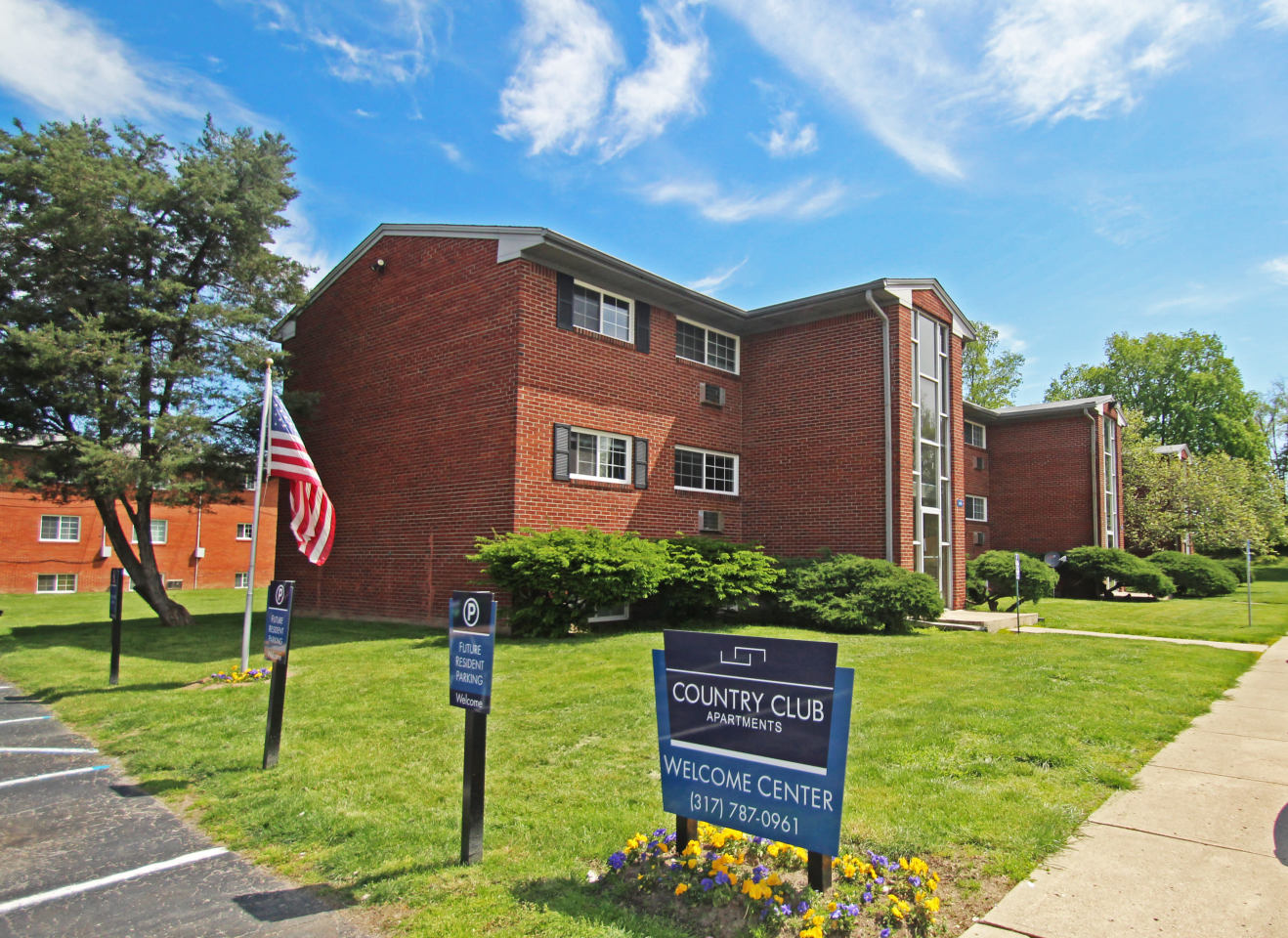 Country Club Apartments Image 16