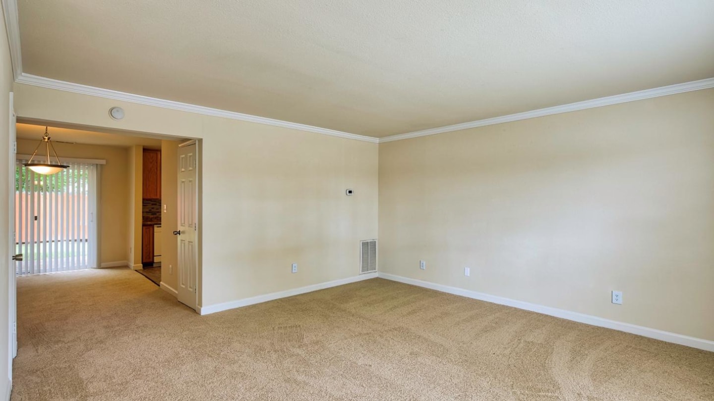 Lakeville Townhome Apartments Image 8