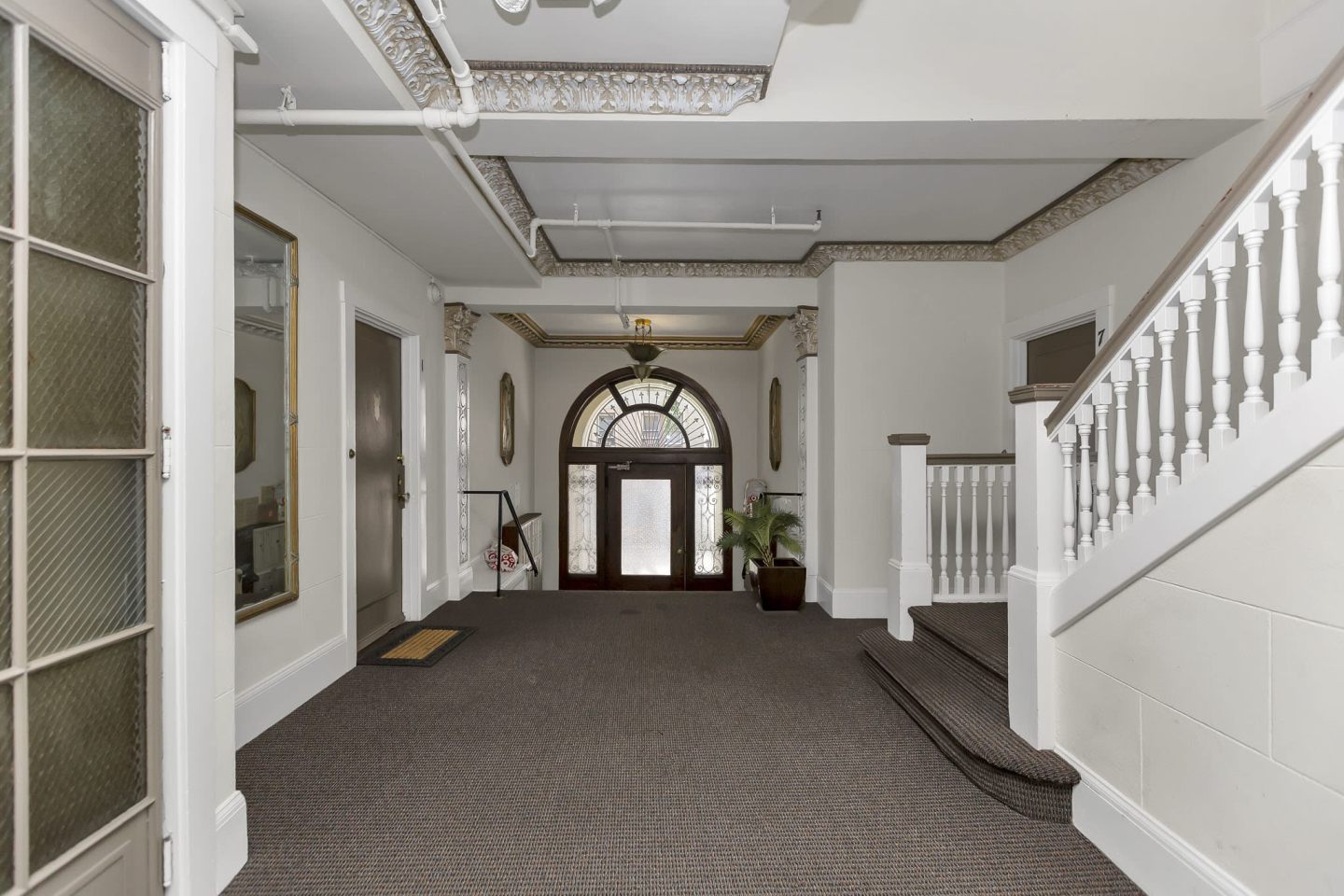 1130 LARKIN Apartments Image 2