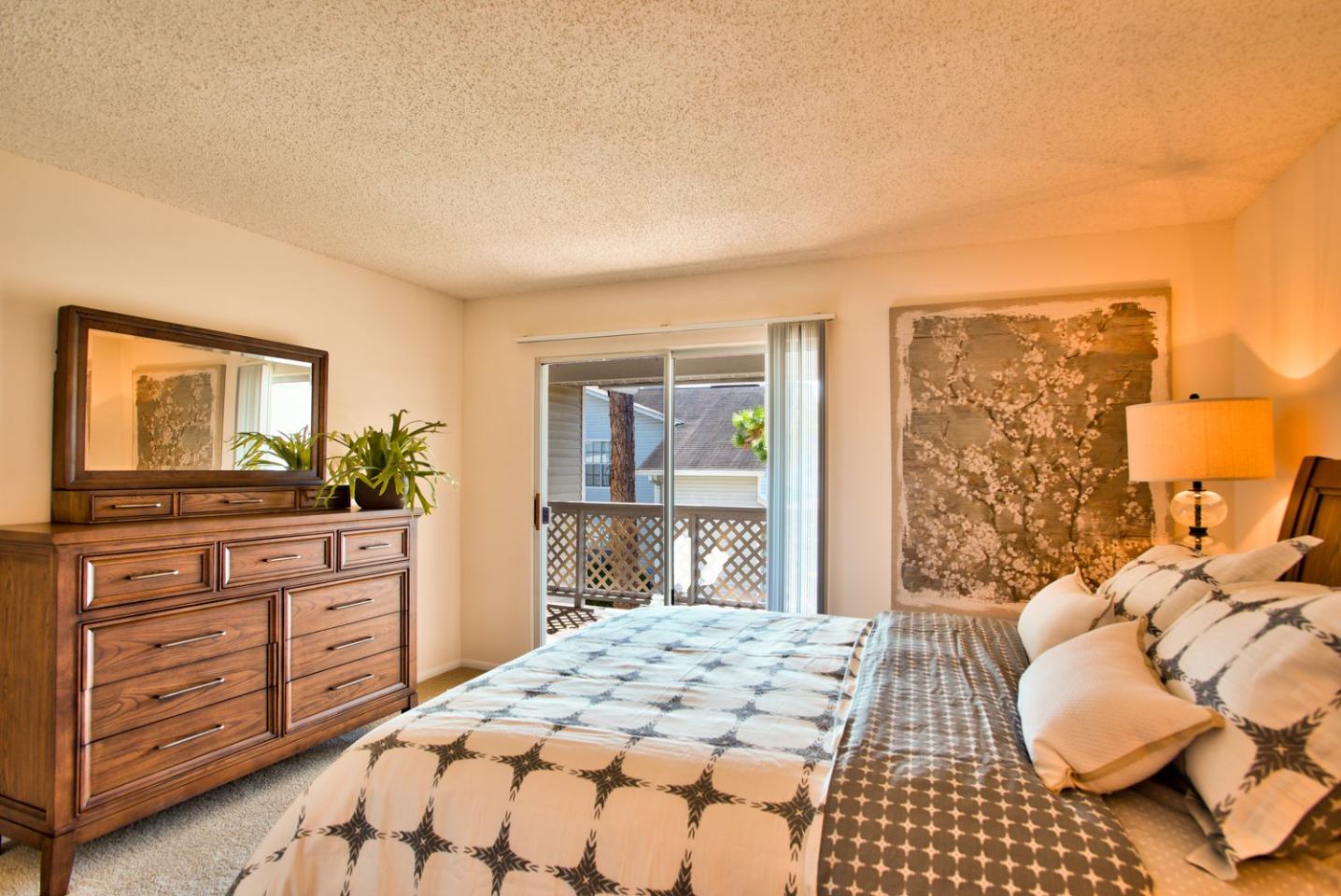 Tampa Woods Apartments Image 3