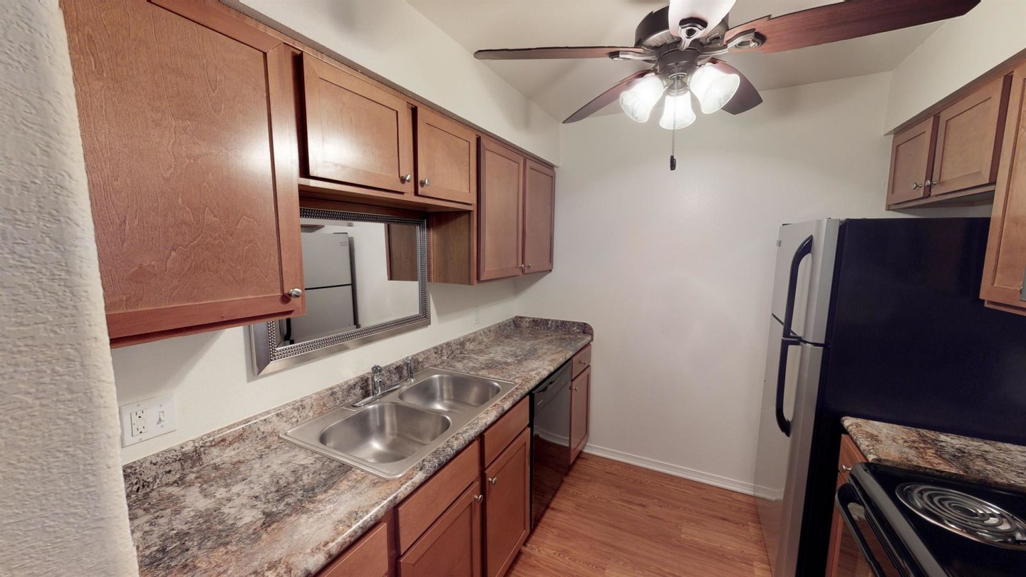 Metro Plex Apartments Image 2