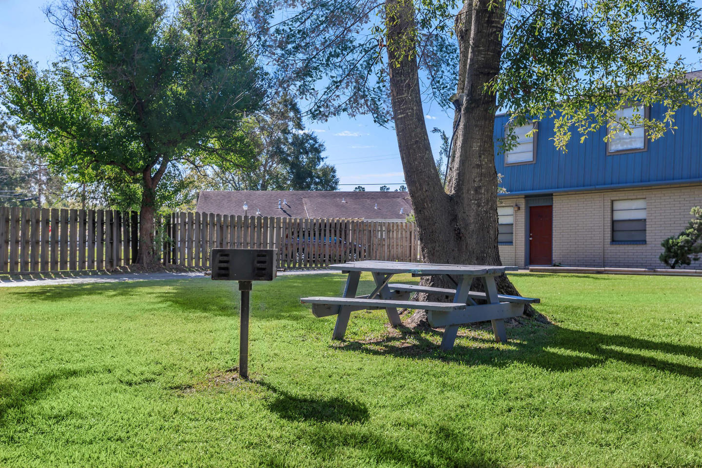 The Californian Apartments of Lufkin Image 11
