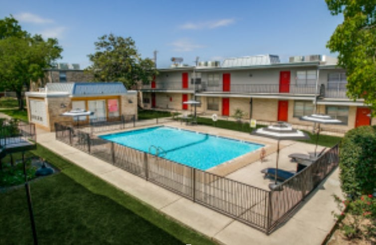 Greenbrier Apartments Image 6