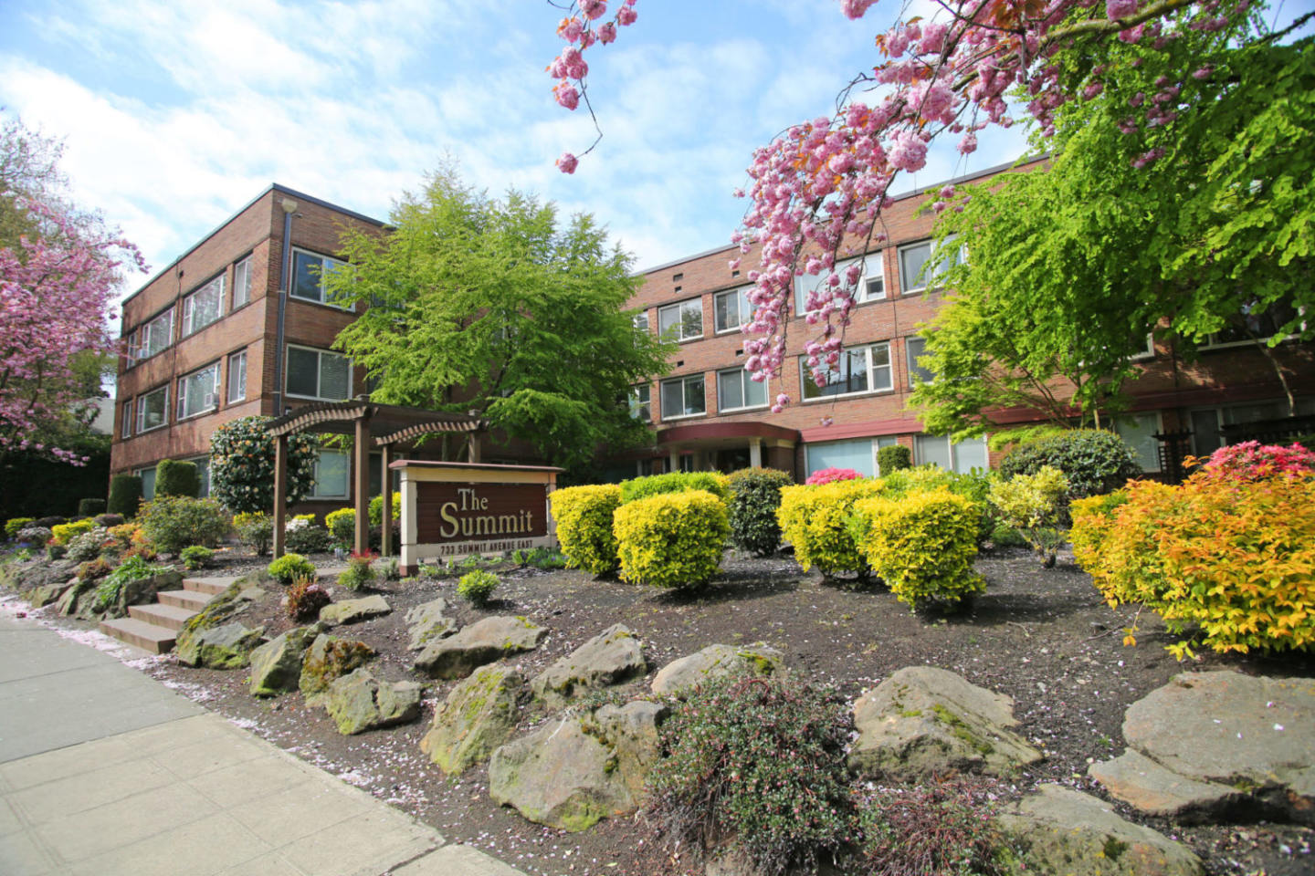733 Summit Image 1