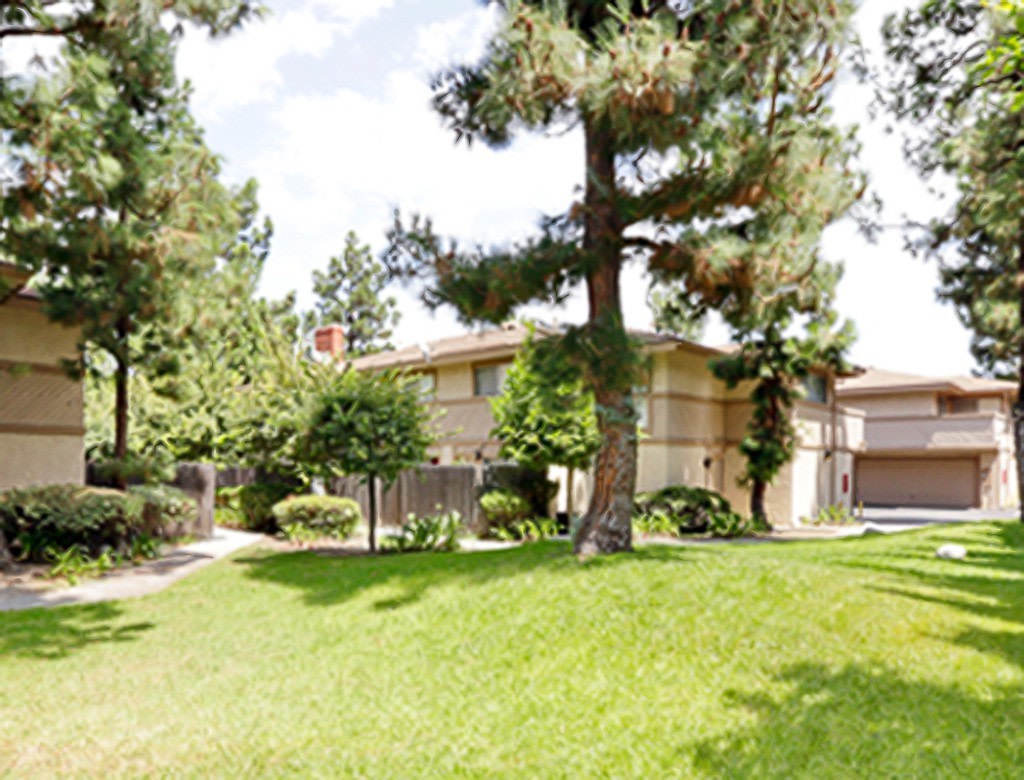 Lakeview Manor Image 2