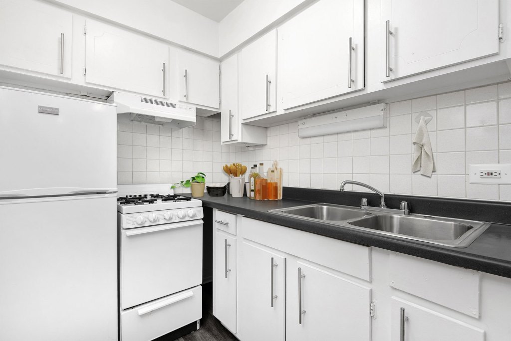 515 West Barry Image 14