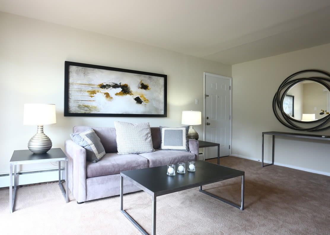 Holly Court Apartments Image 3