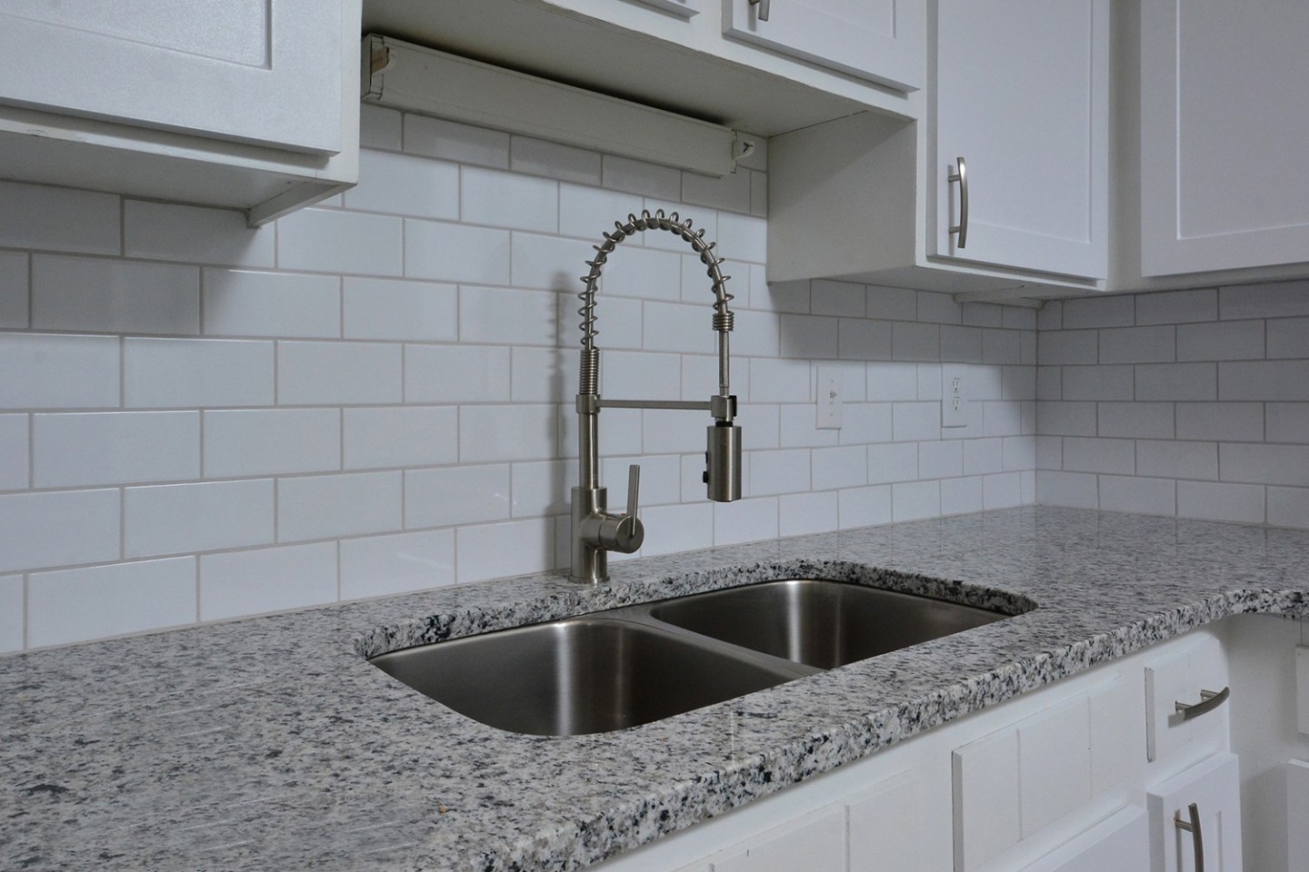 Lindsey Manor Apartments Image 1