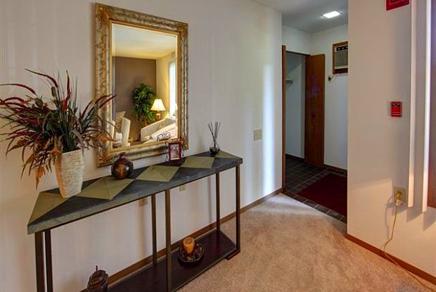 https://res.cloudinary.com/apartmentlist/image/upload/t_r_fp_dream_ldp_msg/3654674d7cf91d65adcbe97c06166f25.jpg