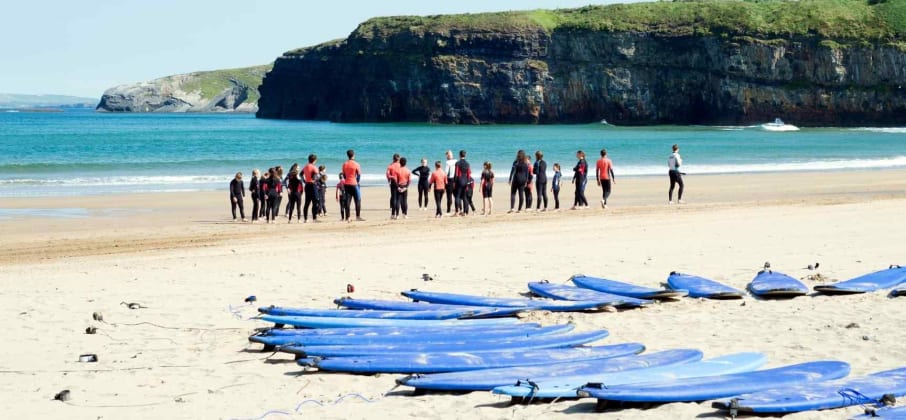 Studiare Inglese al Mare: benefici, destinazioni e programmi estivi per ragazzi
