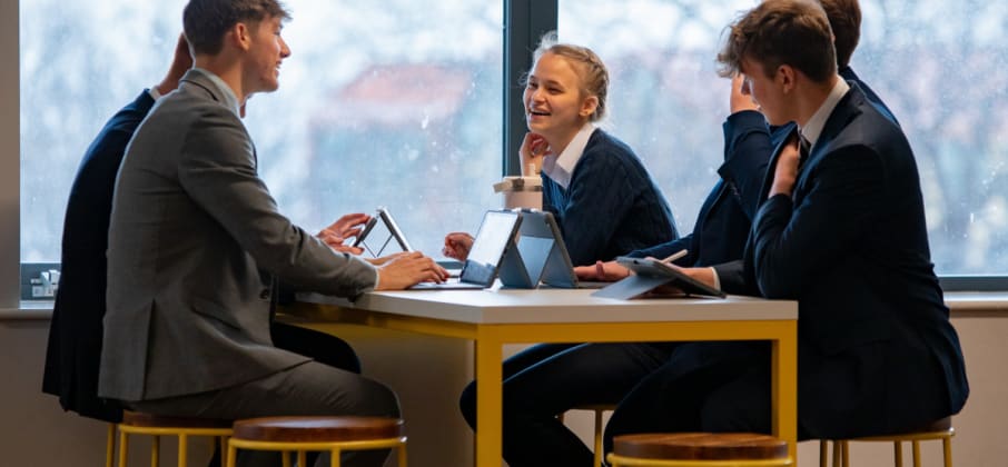 A Levels ou IB : quel diplôme choisir pour une scolarité à l’étranger ?